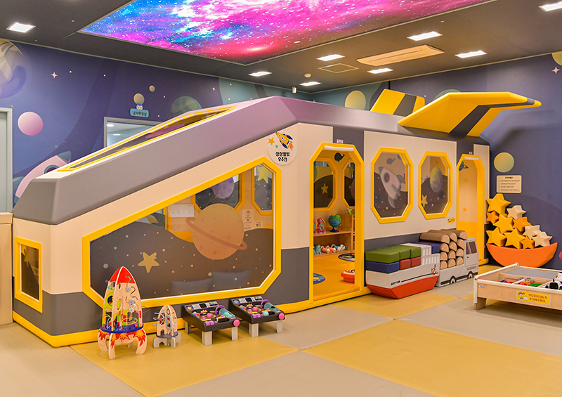 상상별빛 우주선 외부